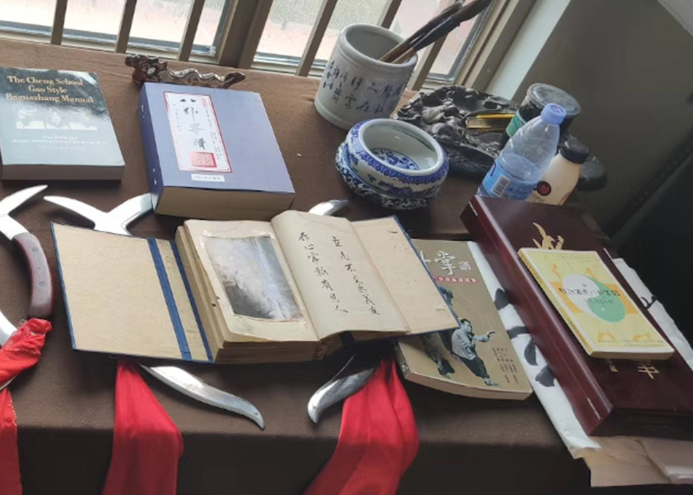 Duck knives and classic martial arts texts on a table
